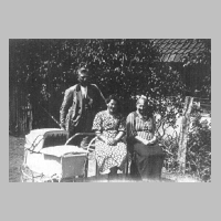 080-0085 Erich Runge mit Ehefrau Klara, geb. Klett und der Mutter von  Klara.JPG
